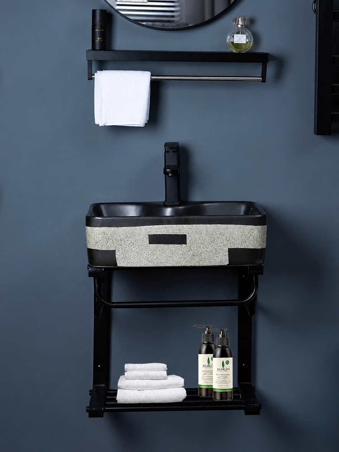 CUNGPAK compact ceramic basin and black support in bathroom