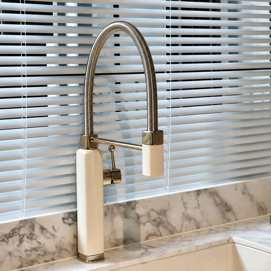 CUNGPAK cream-white flexible pull-down kitchen faucet with polished chrome details