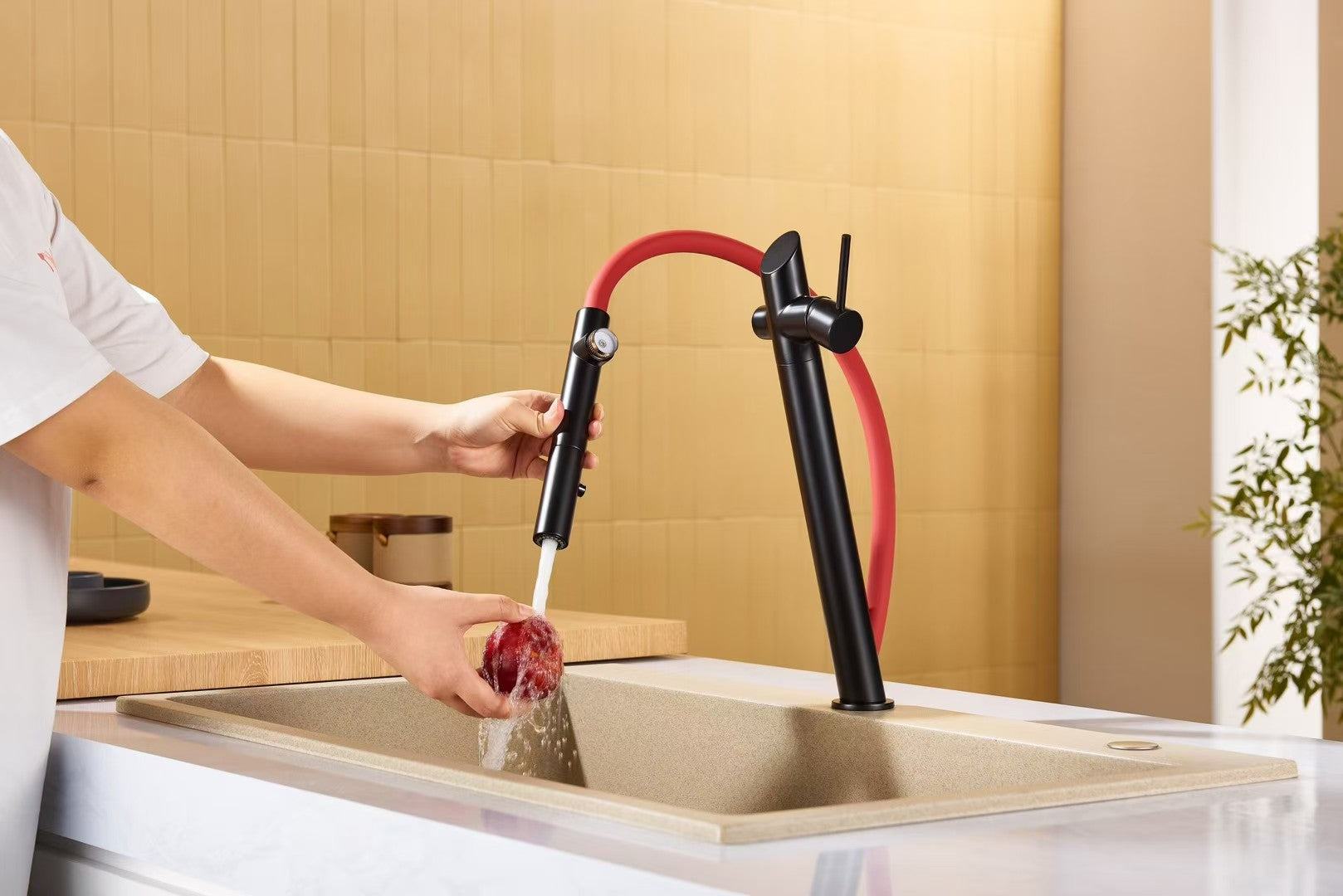 CUNGPAK pull-out faucet in everyday use